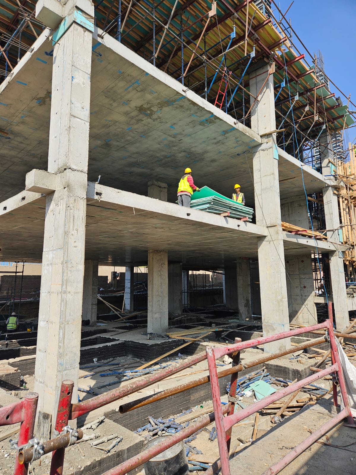 PlyPlas PVC Boards - PlyPlas Board is an innovative Egyptian product made from PVC material, designed to replace traditional plywood in concrete casting applications. PlyPlas offers a high-quality concrete finish that eliminates the need for plastering after pouring—saving time, labor, and material costs.